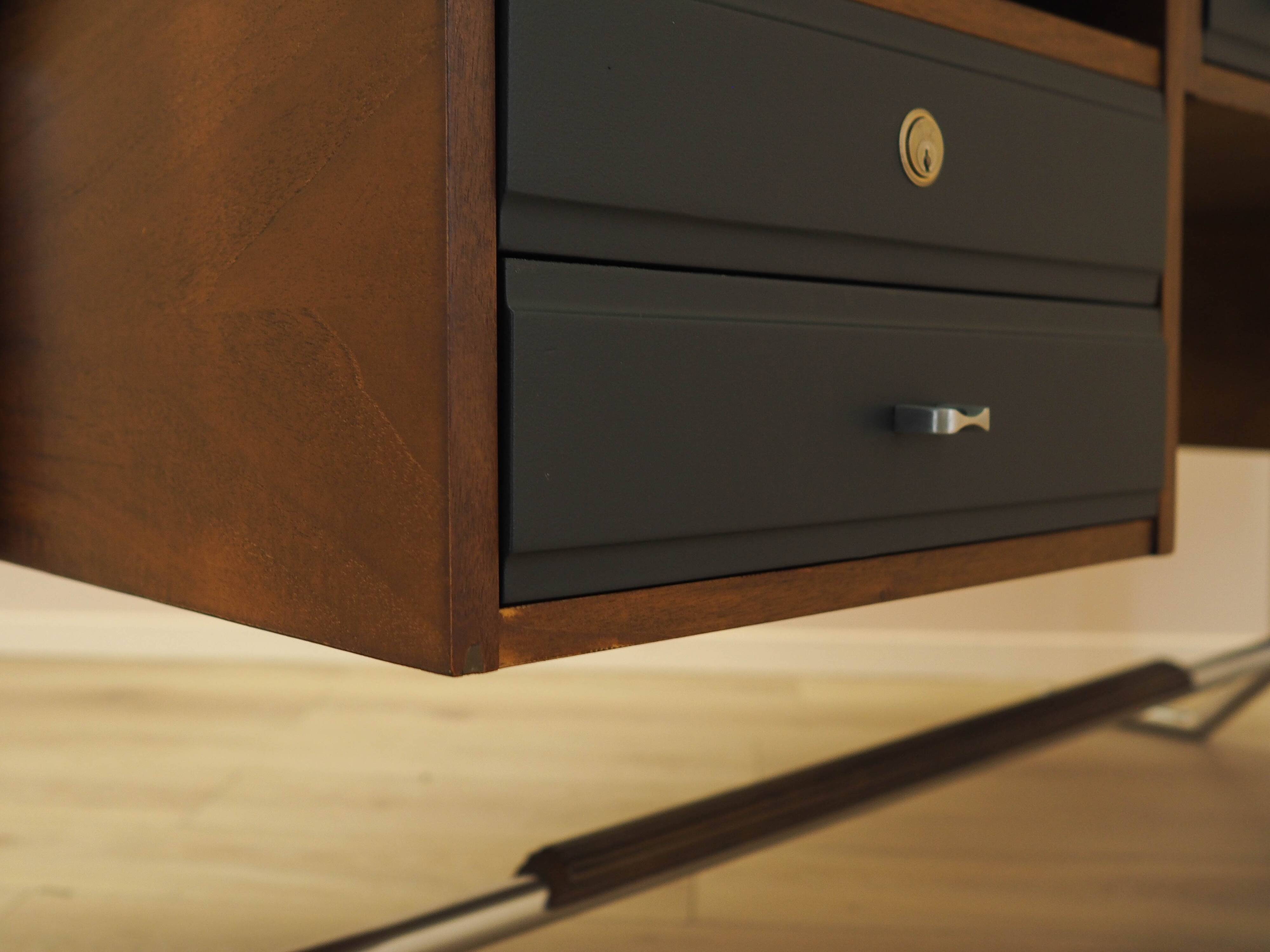 Bureau en noyer, Italie années 1970