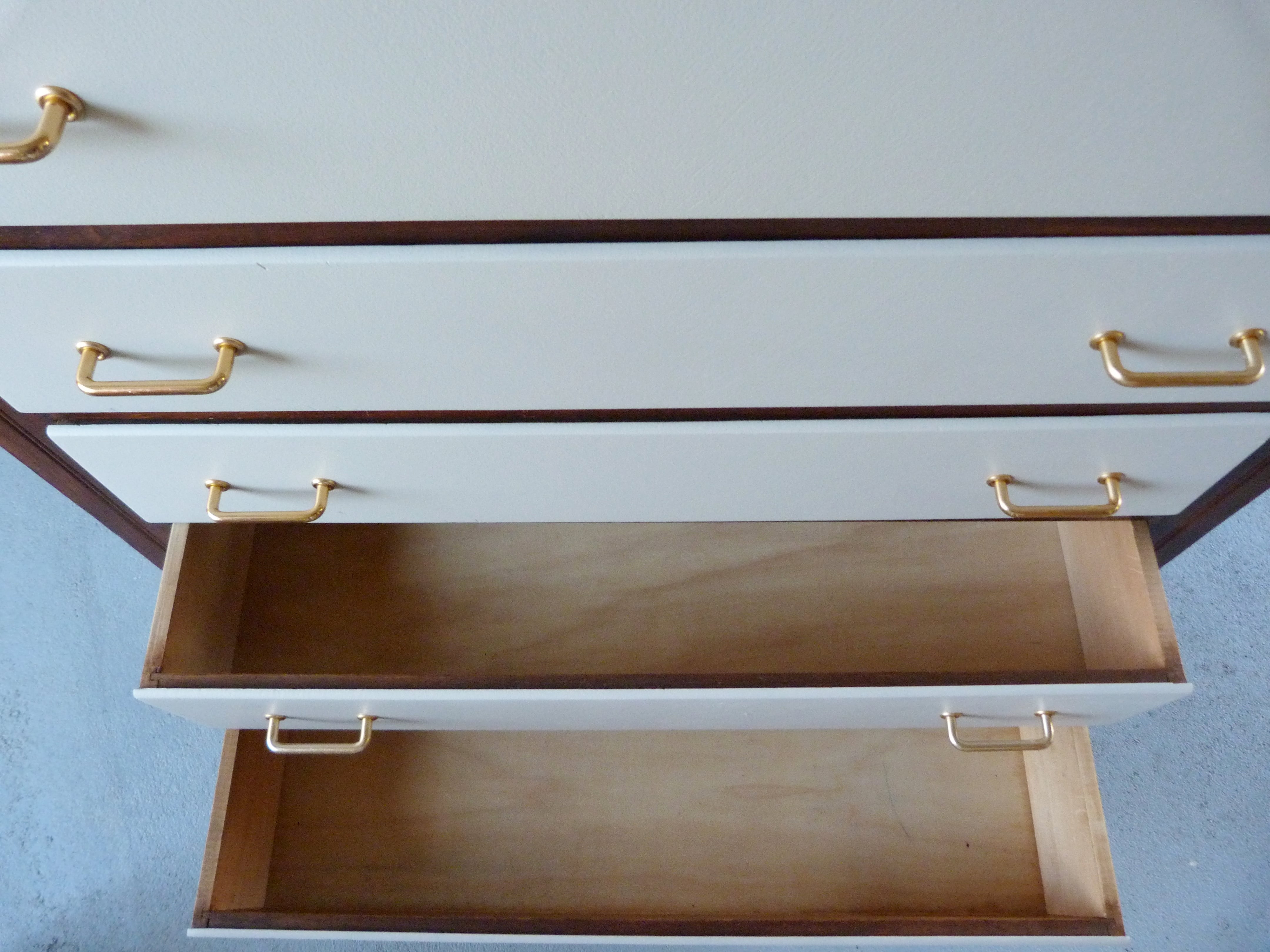 Chest of drawers compass feet