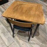 Bureau d'écolier avec son fauteuil