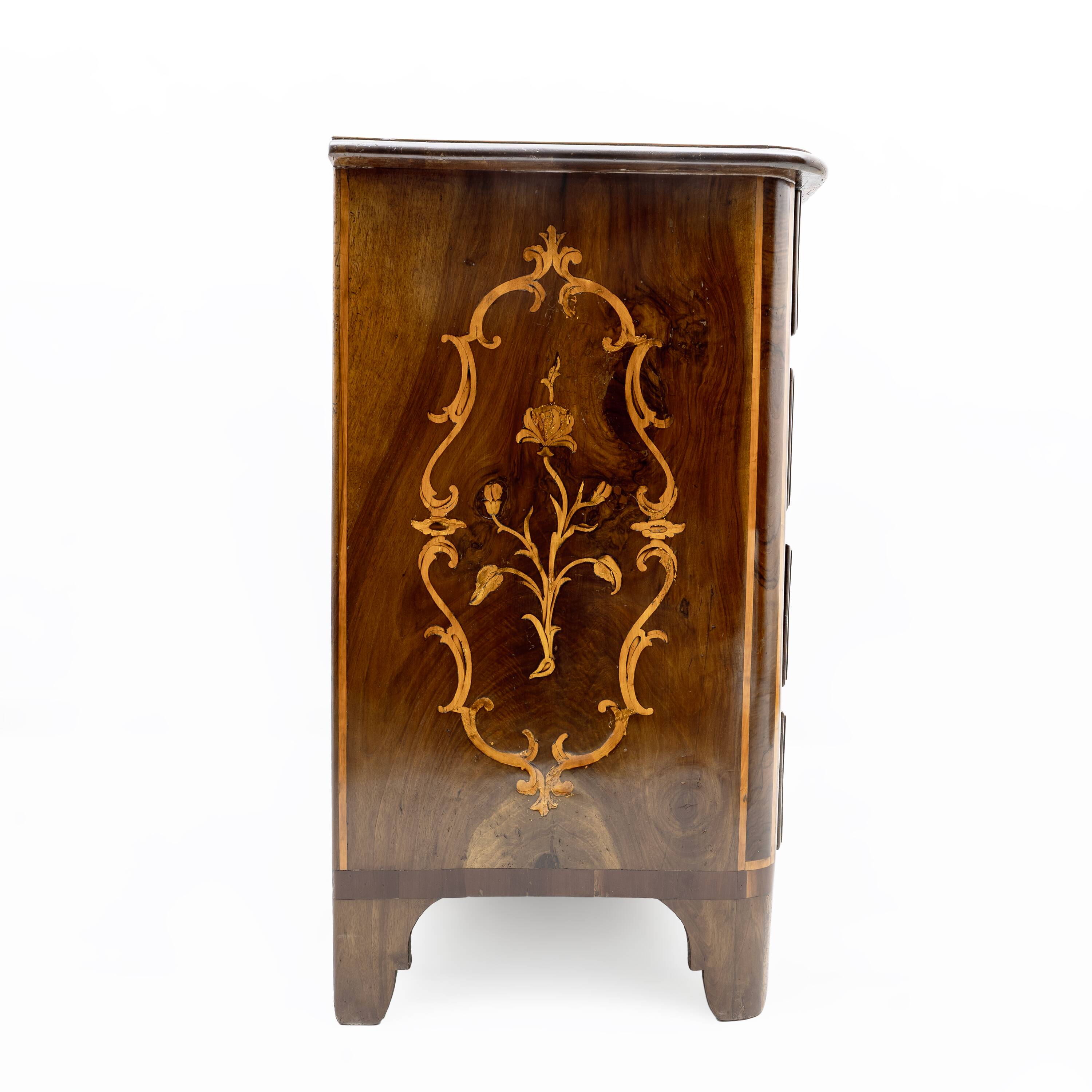 Chest of Drawers in Solid Italian Walnut with Maple Inlays, late 18th