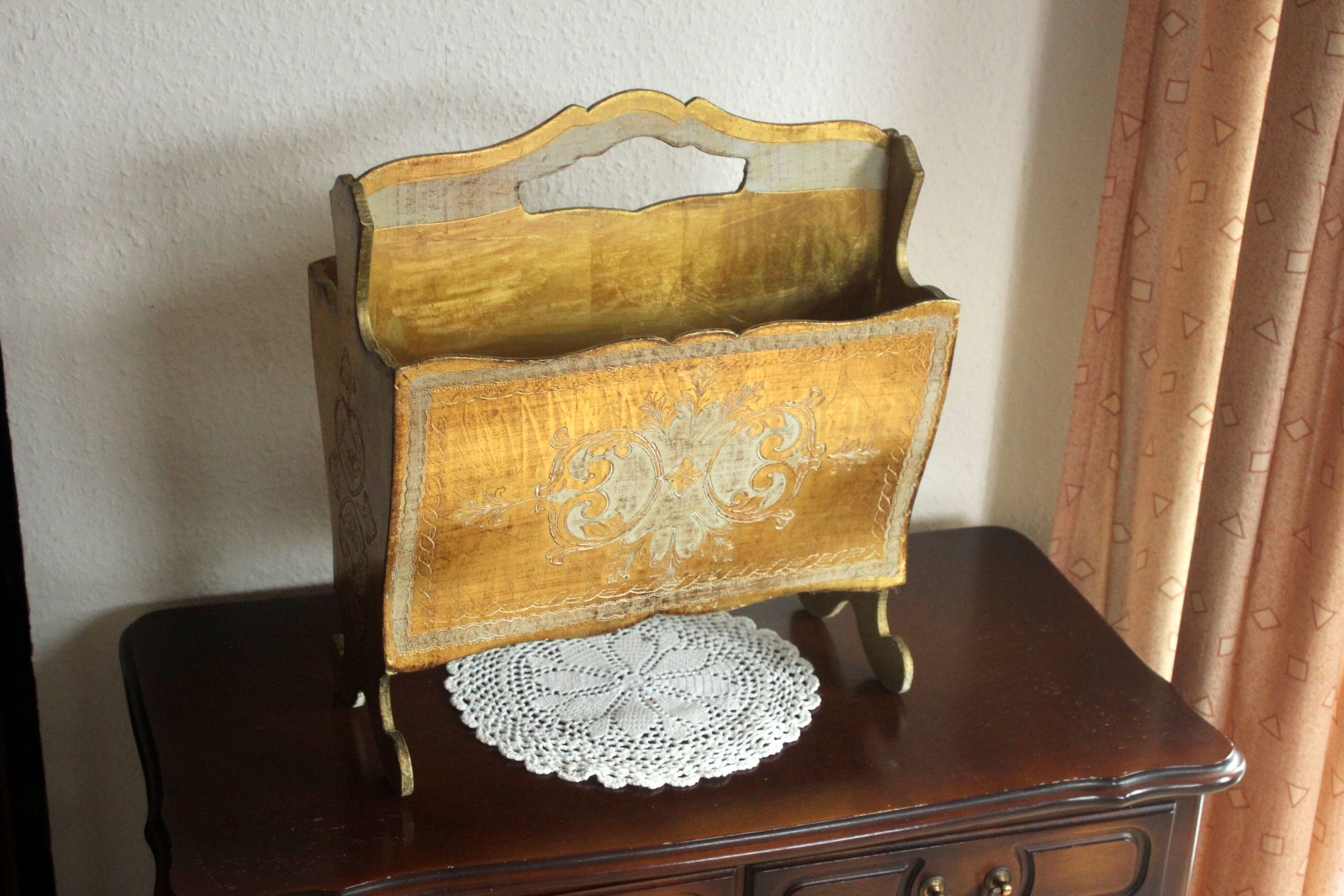 1950s - florentine wooden magazine rack - Vintage - made in Italy