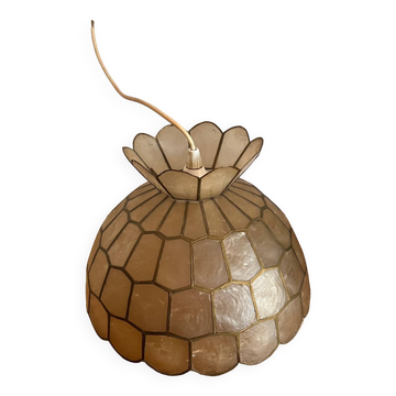 Mother-of-pearl suspension