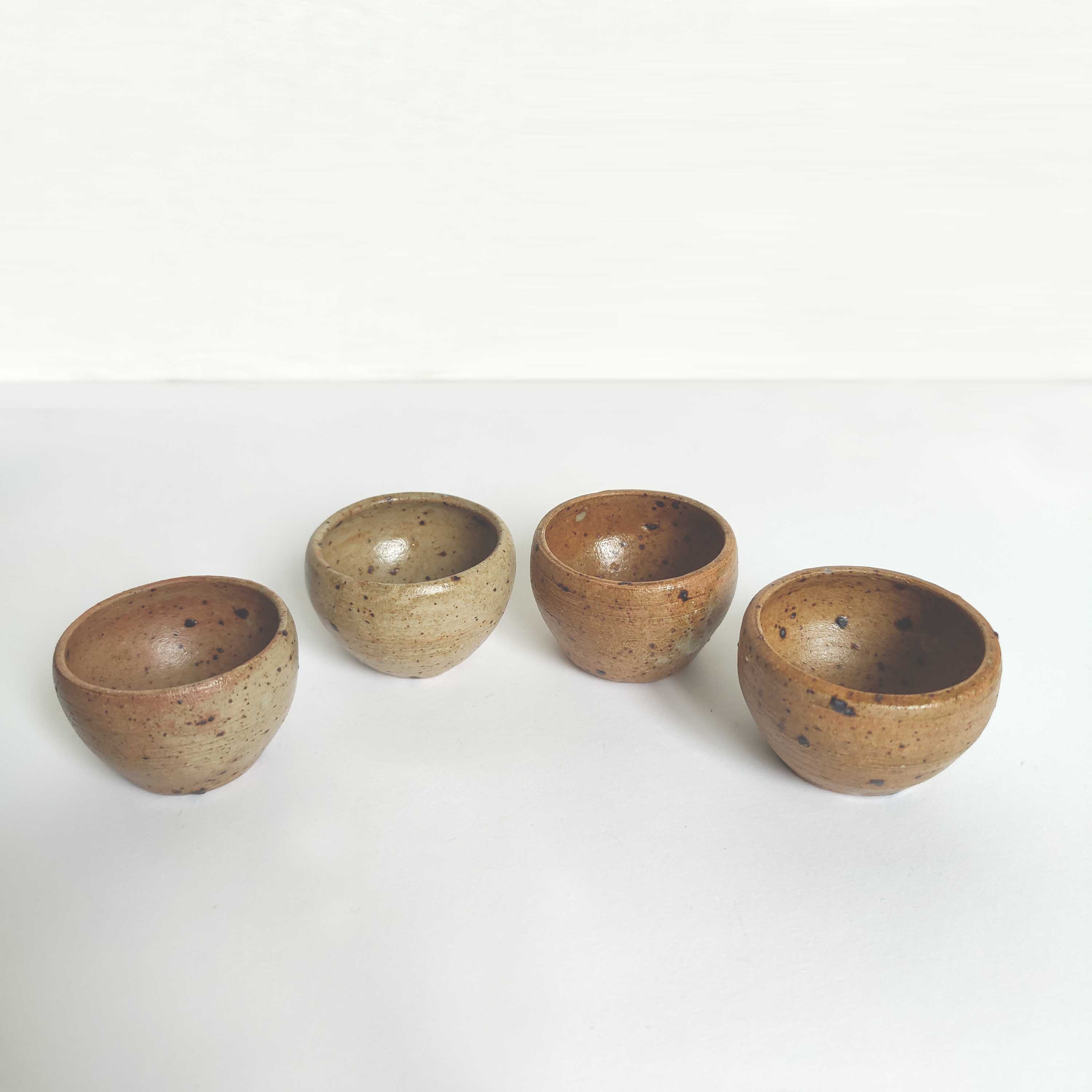 Set of 4 vintage stoneware shells
