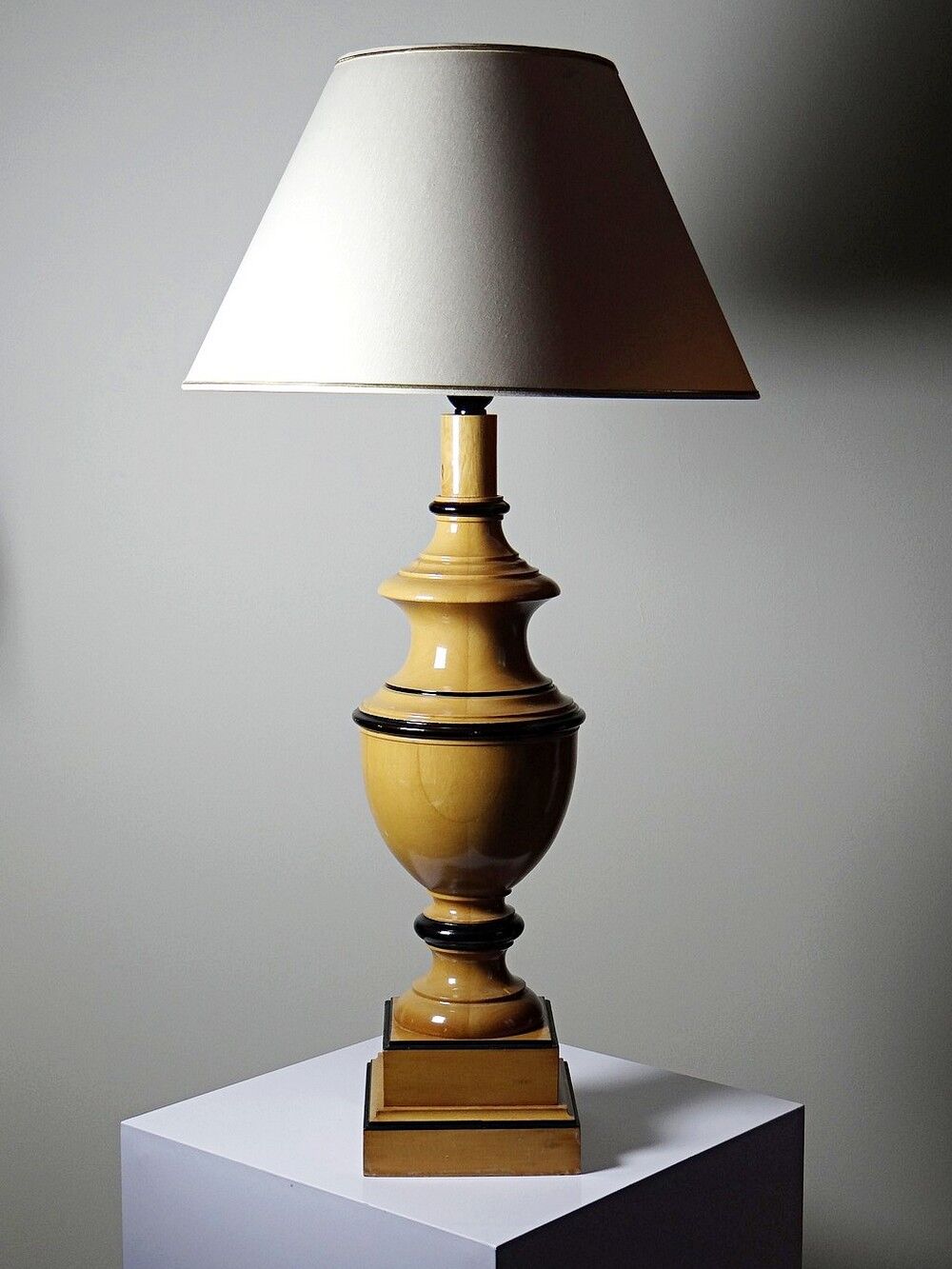 Grand lampe Le Dauphin "Verdennes" bois tourné, vintage années 70