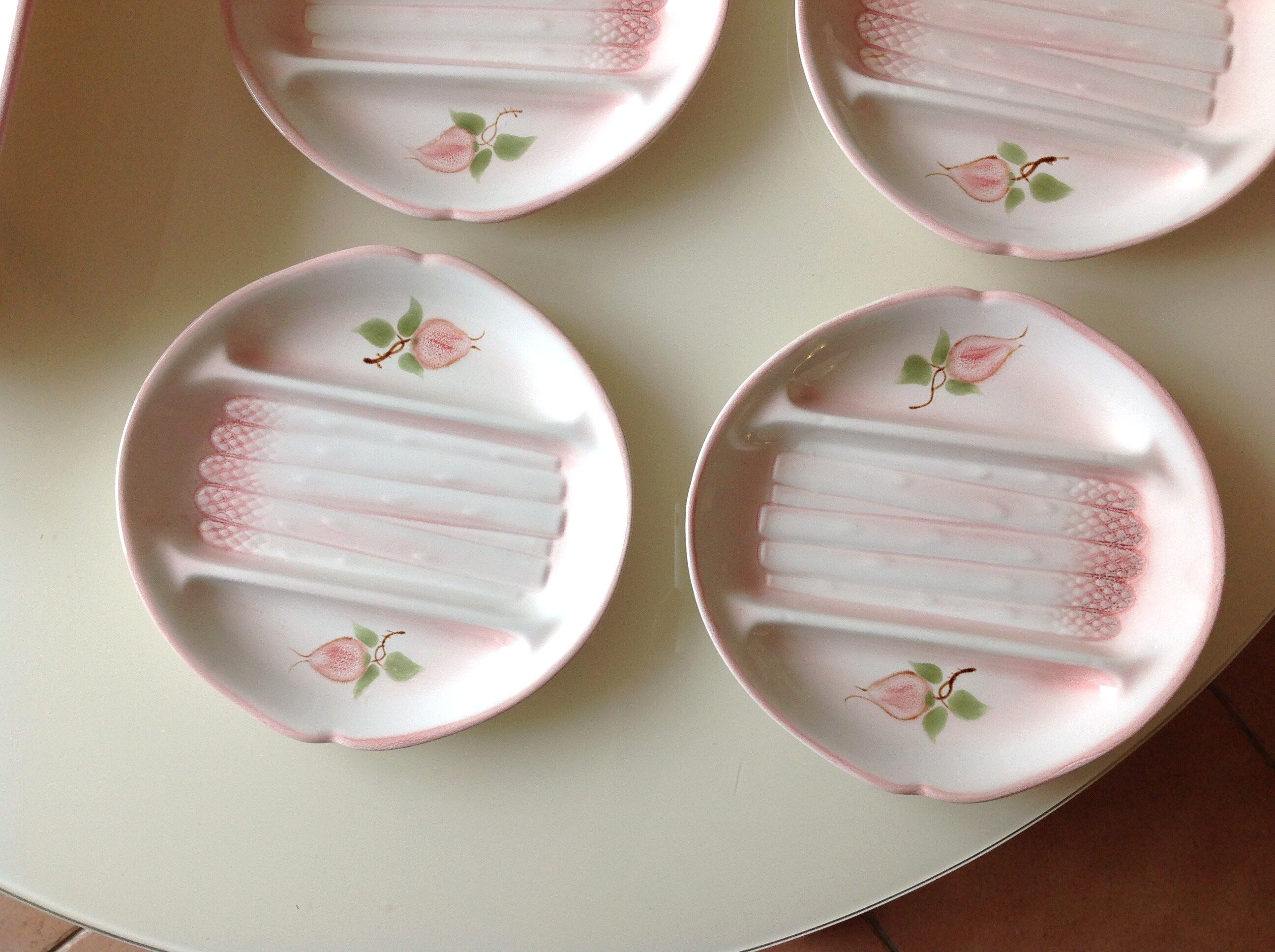 Asparagus service in salins pink dabbling 70/80