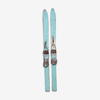 Skis vintage en bois