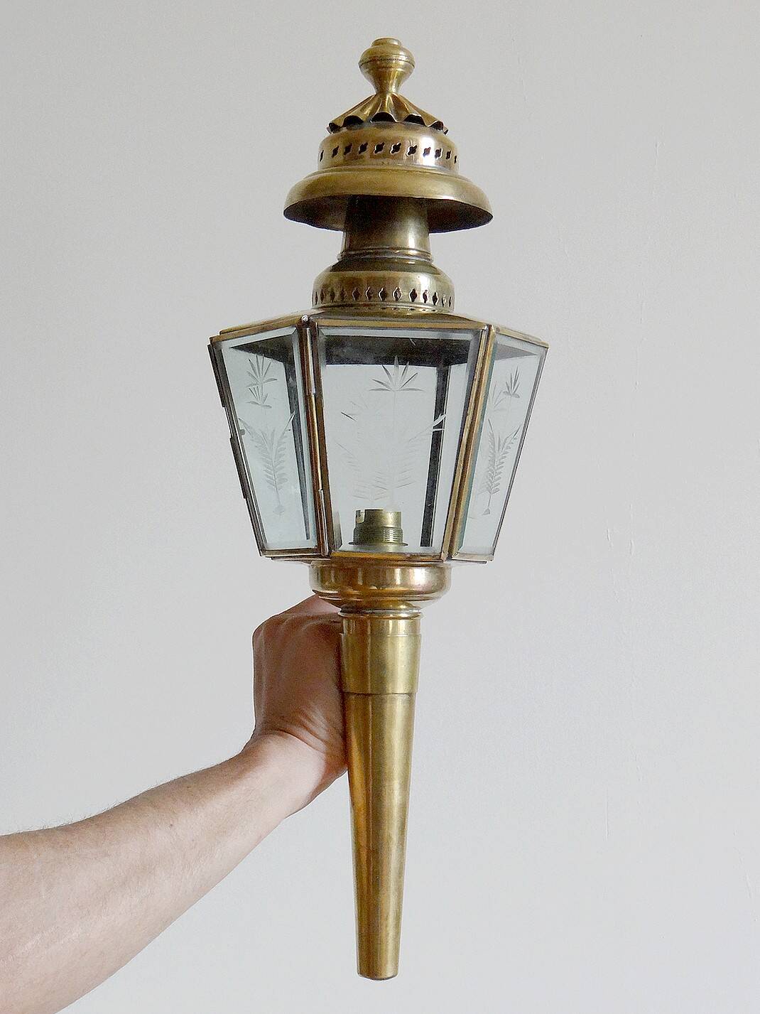 Electrified wall lamp cab lantern brass old engraved glass