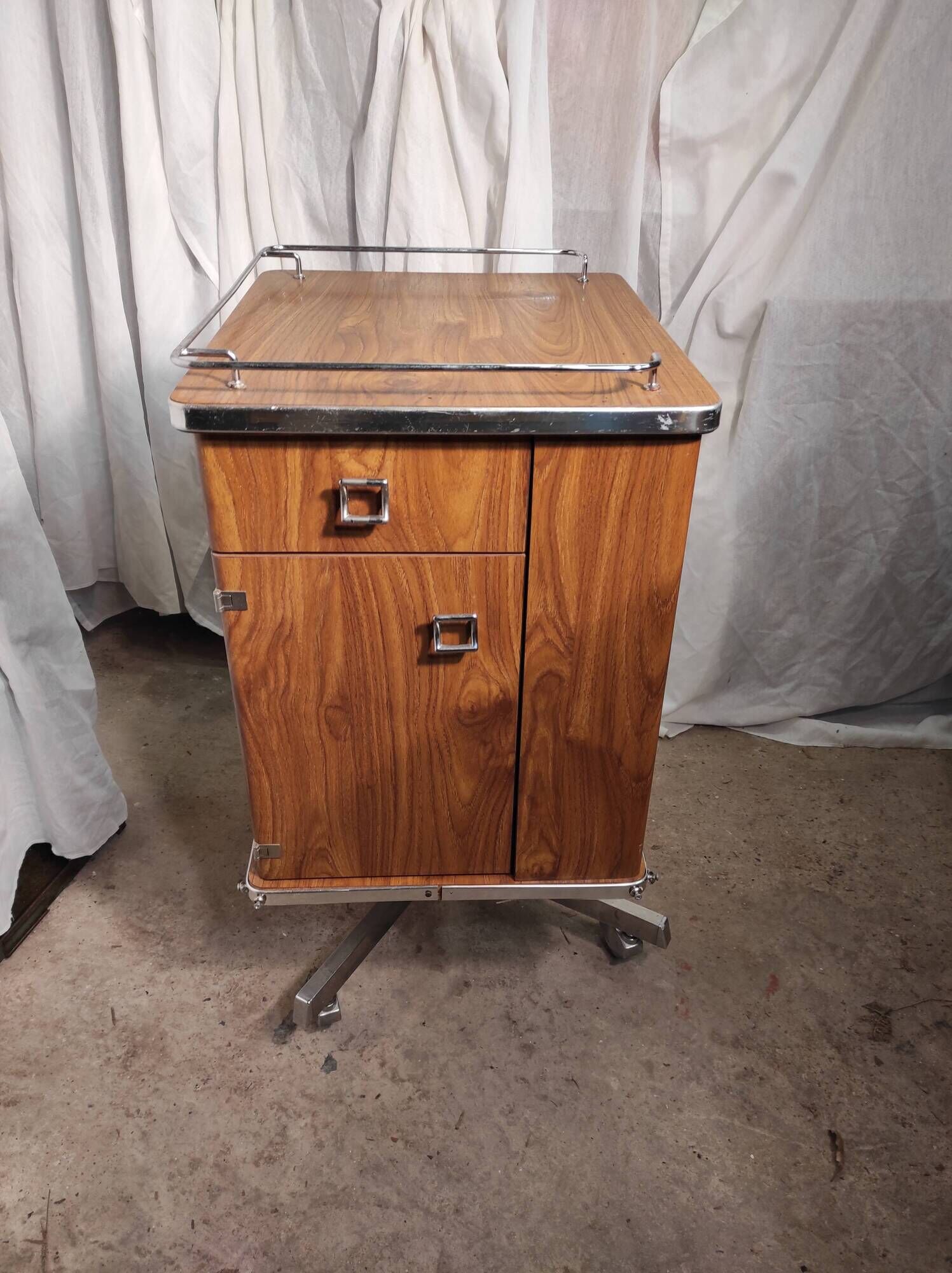 Meuble de métier chevet d'hôpital, d'infirmière en formica