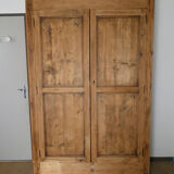 Ancienne armoire en bois massif