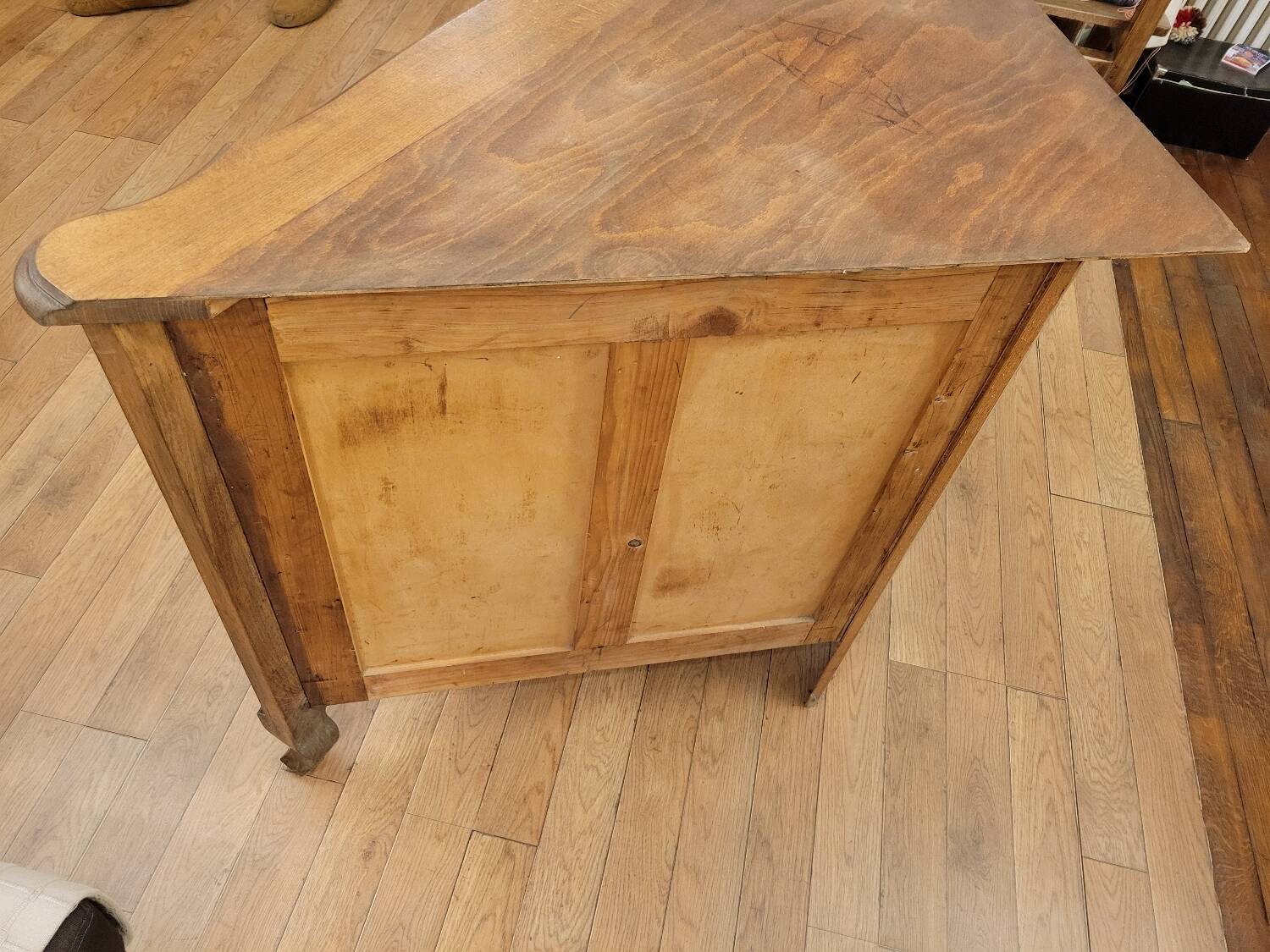 Louis XV corner sideboard