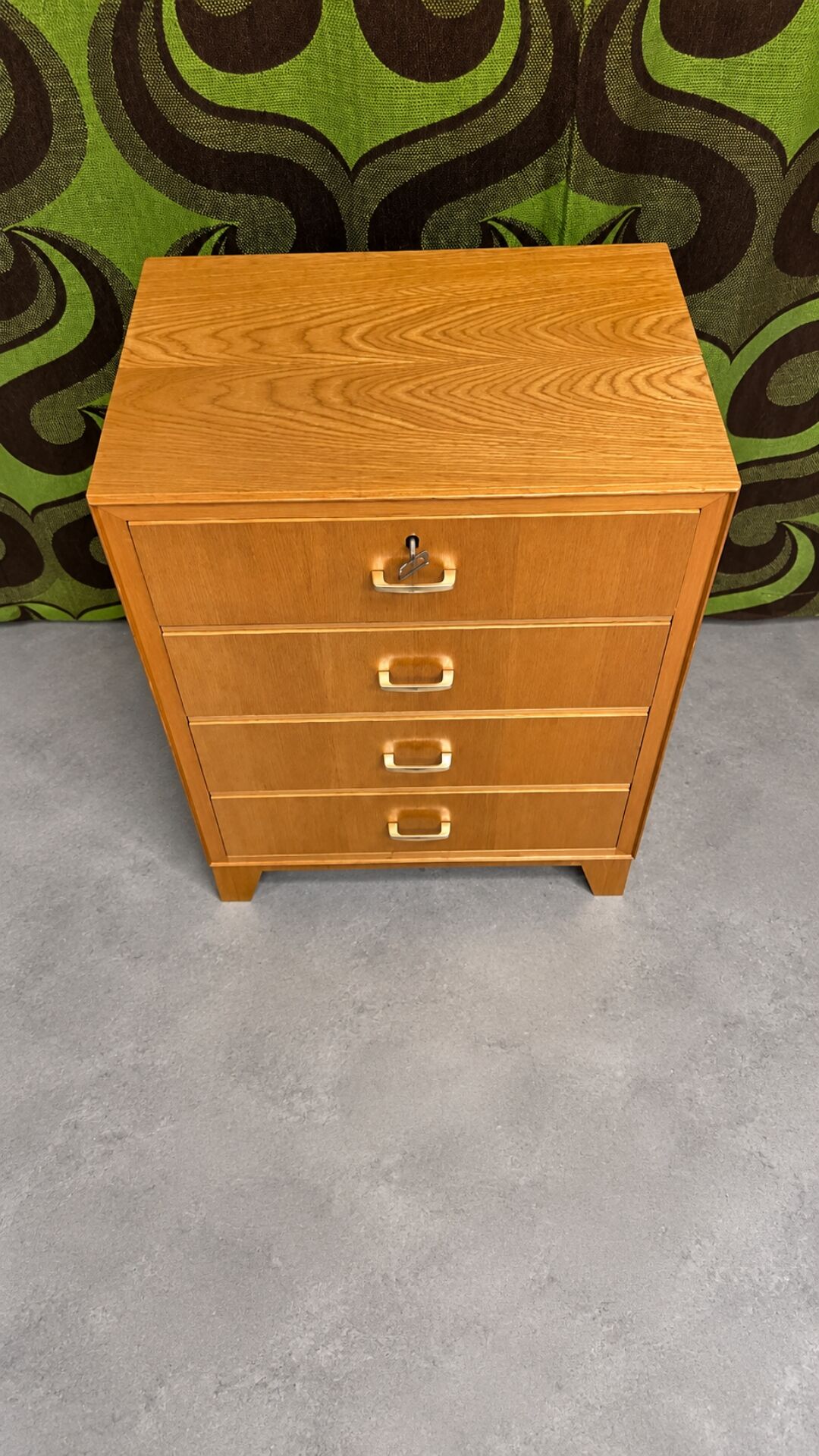 Vintage 1960s chest of drawers - 4 drawers - leg frame