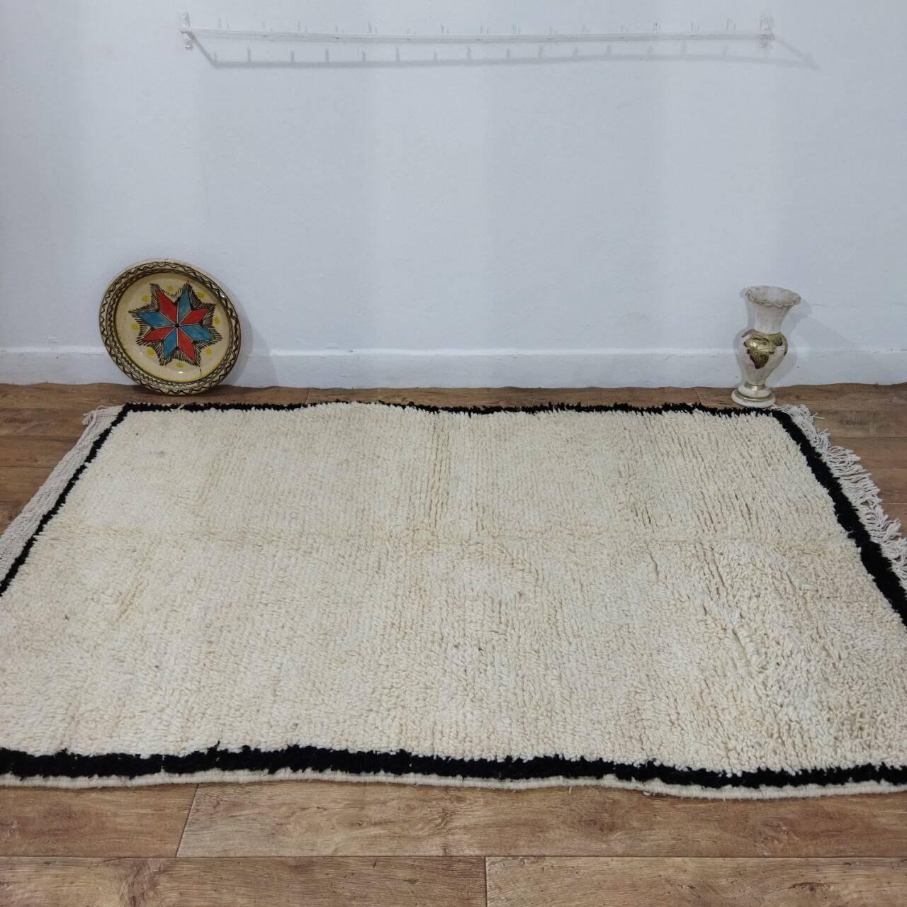 Handcrafted Moroccan Berber Rug 195 X 138 CM