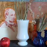 Vase en opaline sur pied début XXème