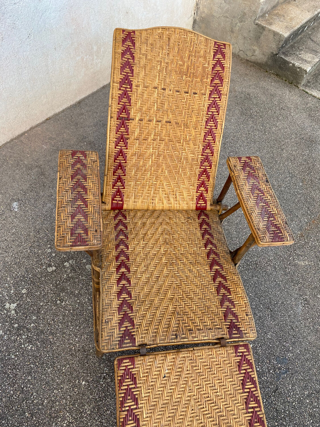 Wicker lounge chair