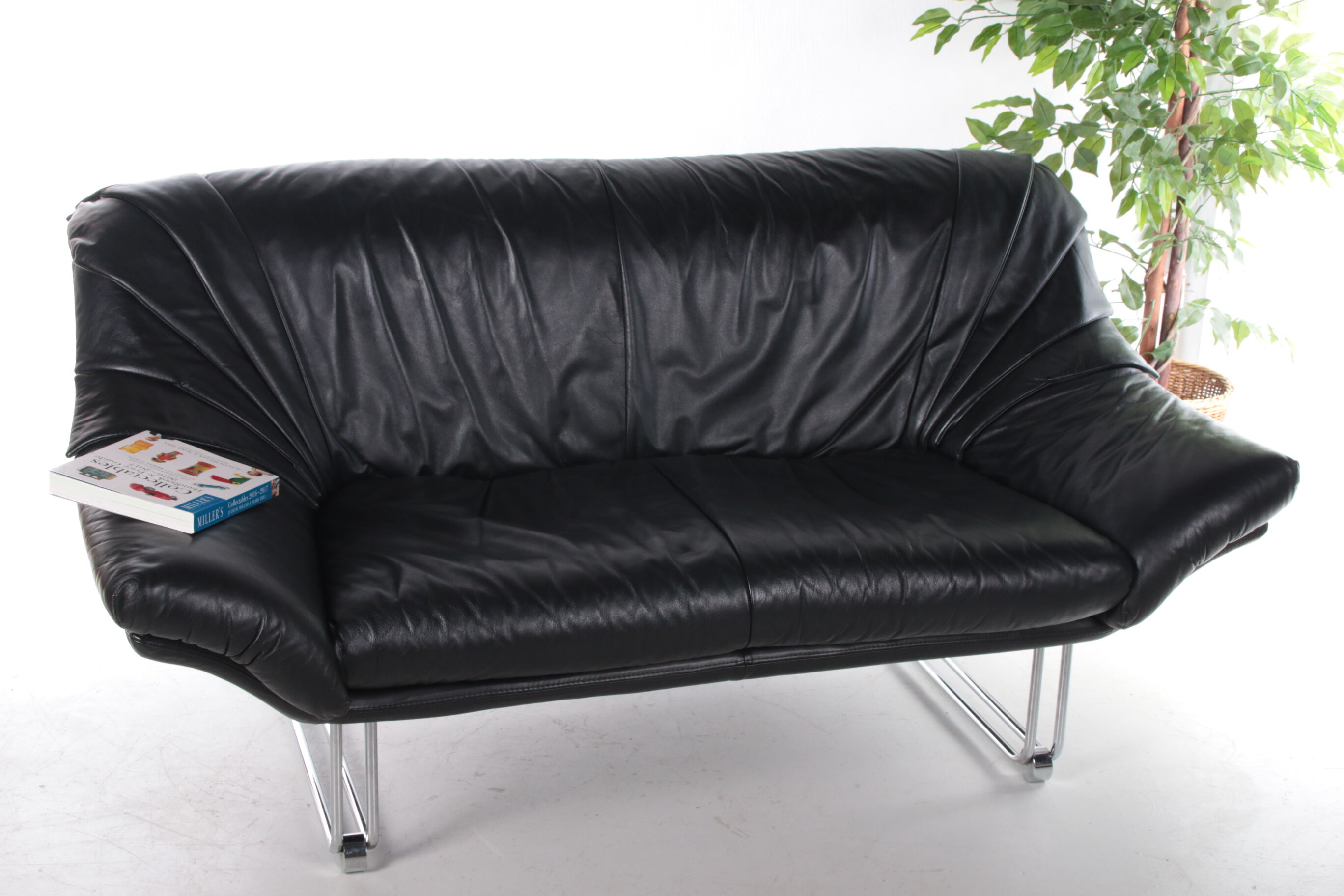 Italian Black leather Postmodern 2 seater sofa, 1970s