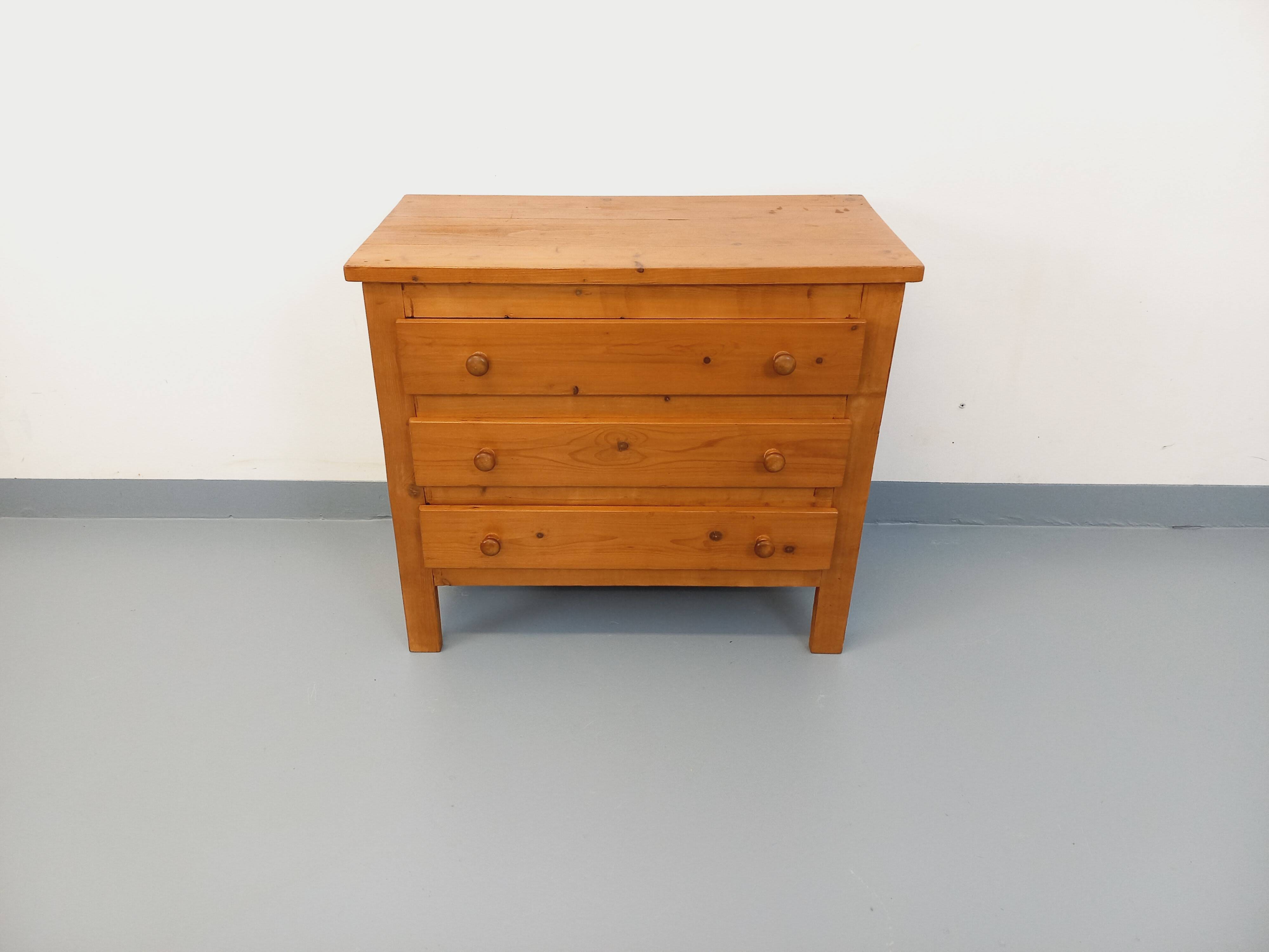 Vintage pine chest of drawers from the 70s and 80s.