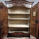 Armoire époque Louis XV en marquéterie, orme et noyer