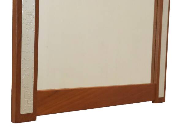 Teak spiegel met zilverkleurige accenten