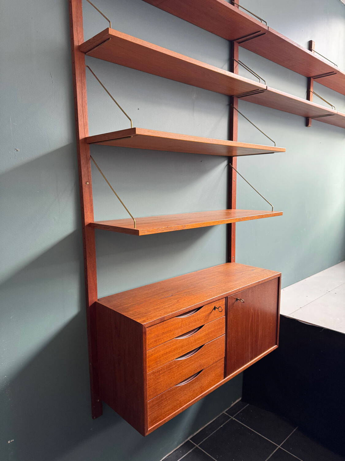 Unité murale modulaire en teck vintage scandinave “Veggen De Luxe”, Norvège