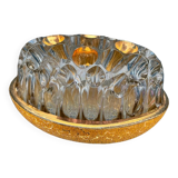 Pique fleurs ovale verre moulé doré XXe
