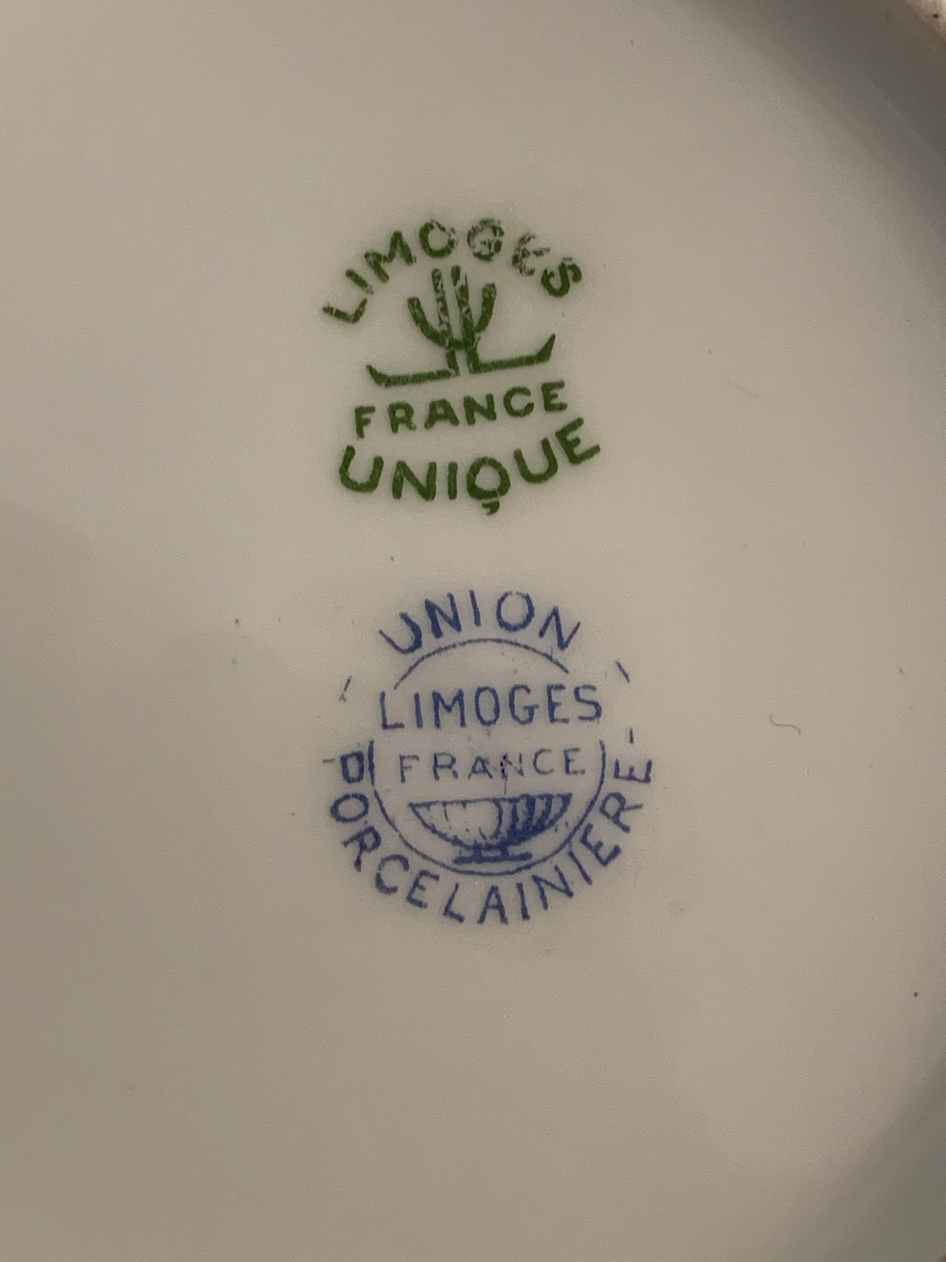 12 coffee cups and 12 white porcelain cups of Gold Gold Limoges