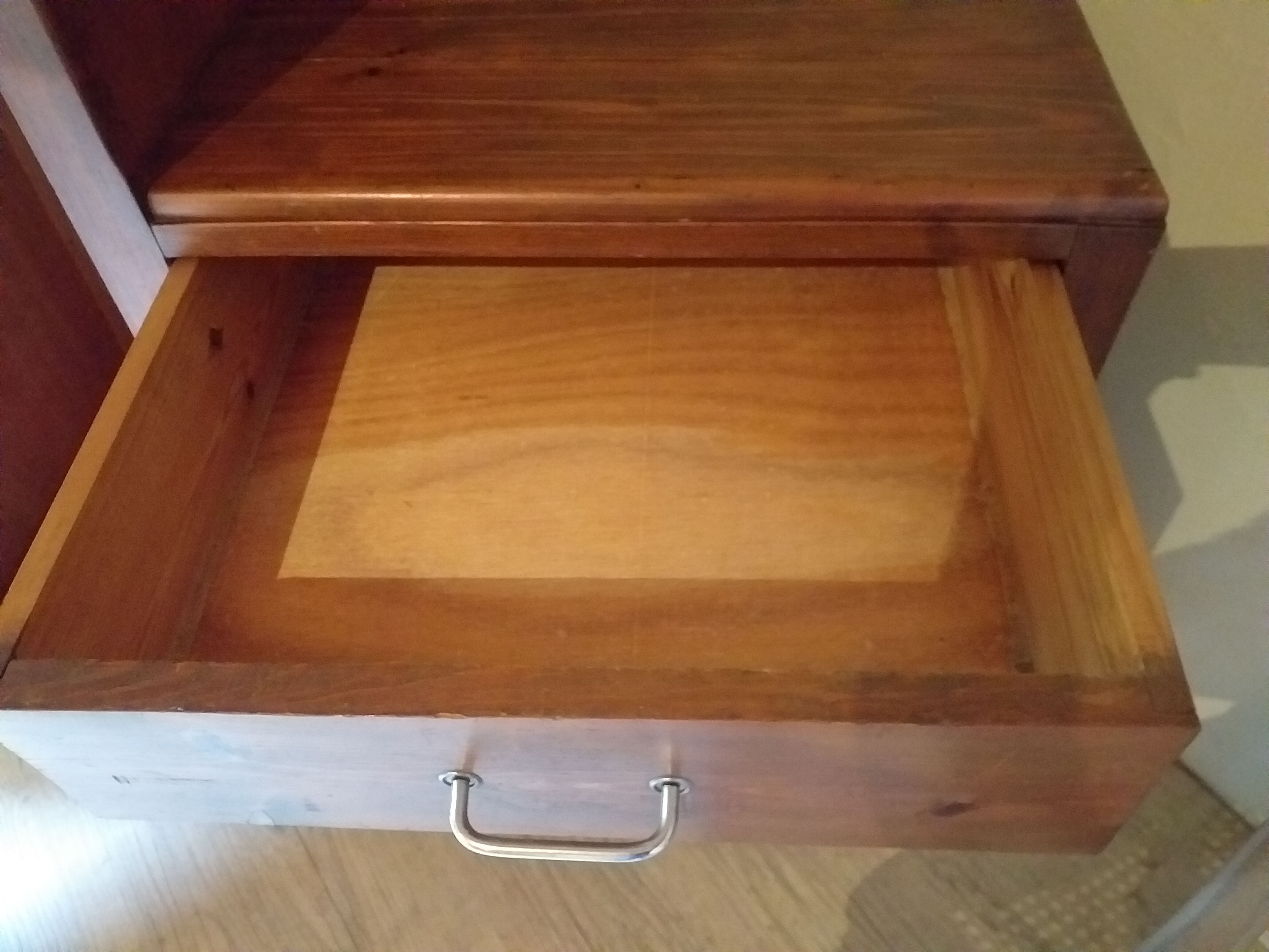 Asymmetrical cabinet