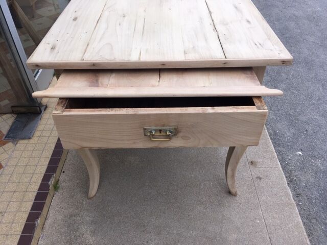 Farm table