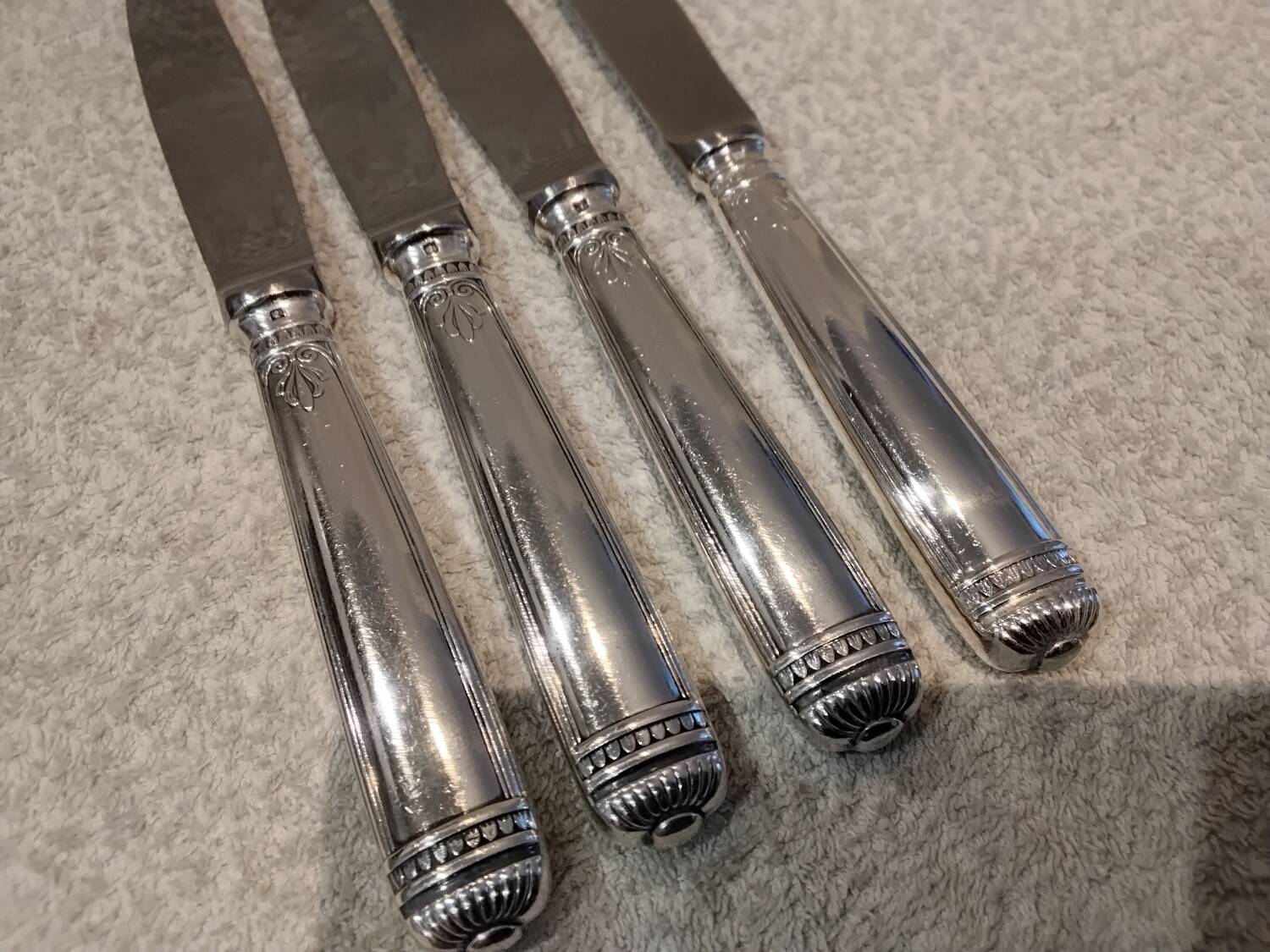 4 table knives with silver-plated metal handles, silversmith Christofle Malmaison