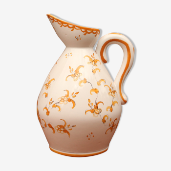 Water pitcher with Moustier decoration