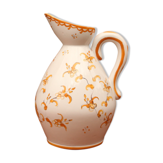 Water pitcher with Moustier decoration