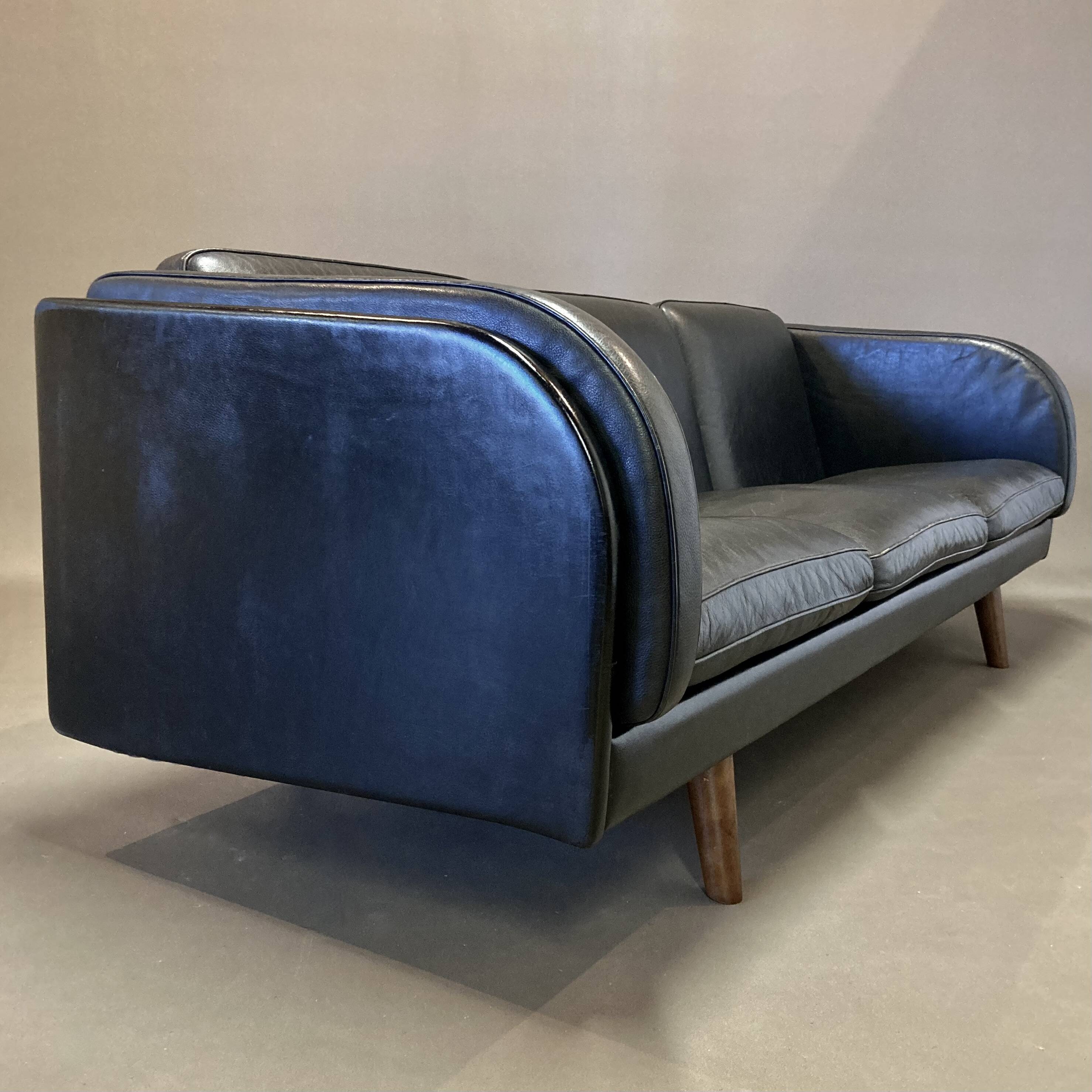 3-seater black leather sofa Scandinavian design 1960