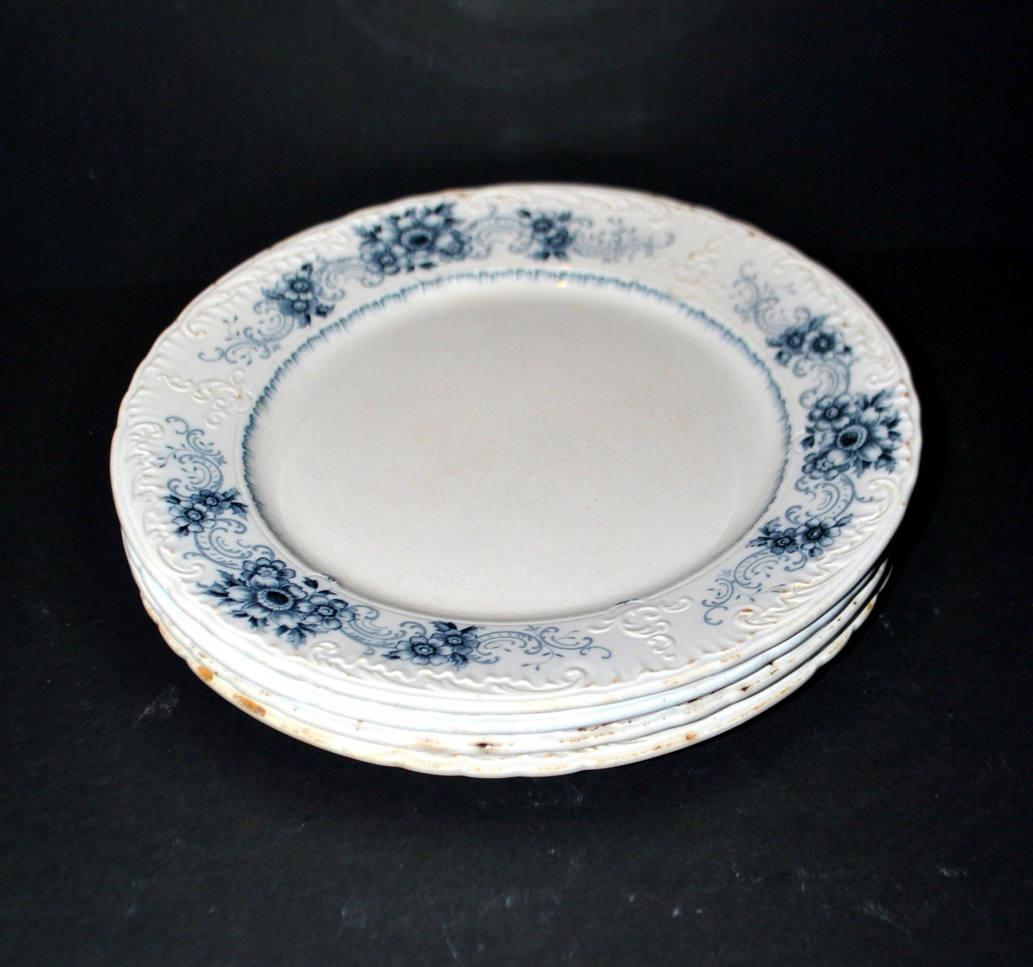 Sarreguemines set of 4 antique Aïda flat plates in earthenware from Sarreguemines U&C 19th century.