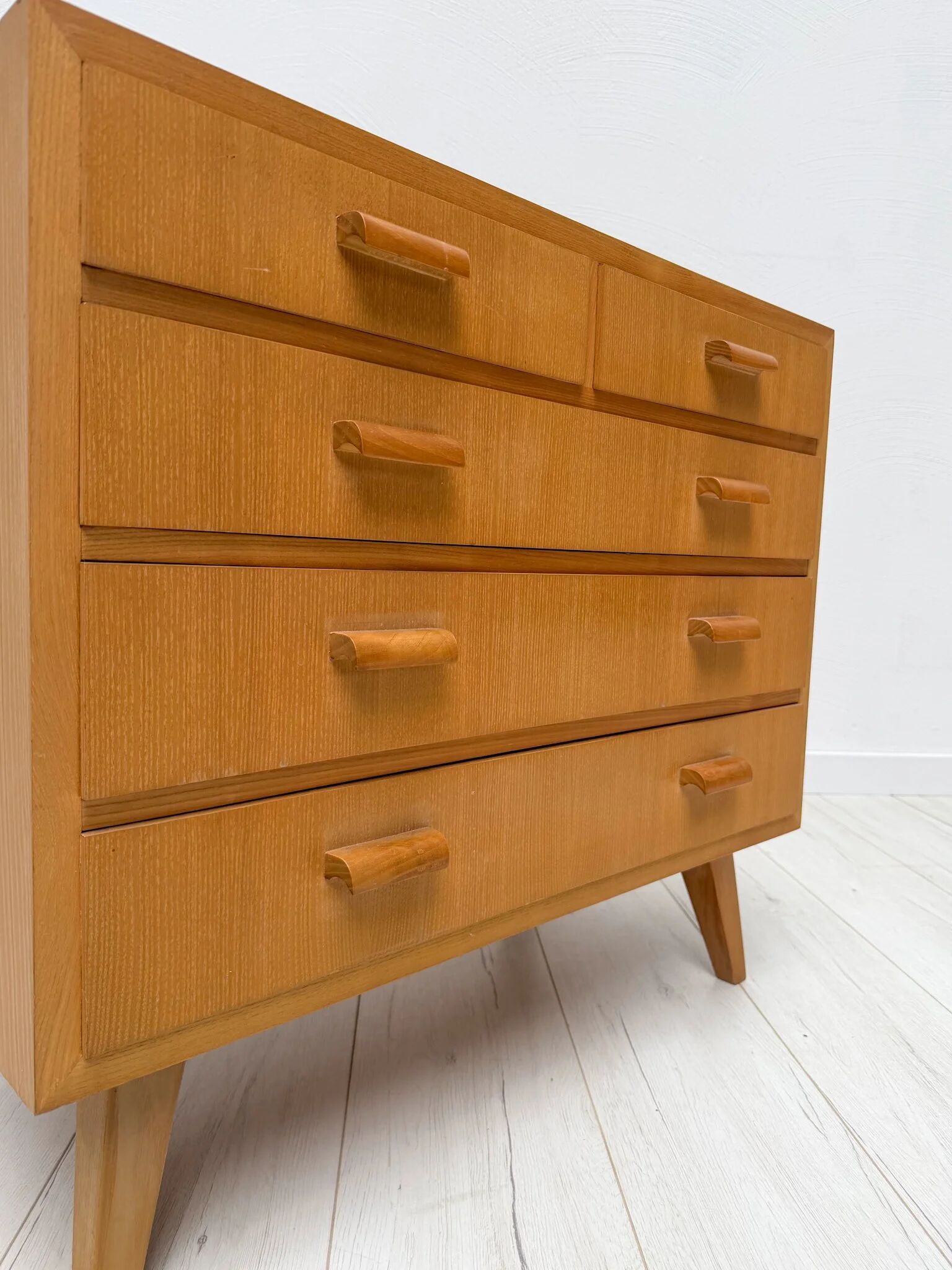 1960s vintage mid-century modern oak chest of drawers