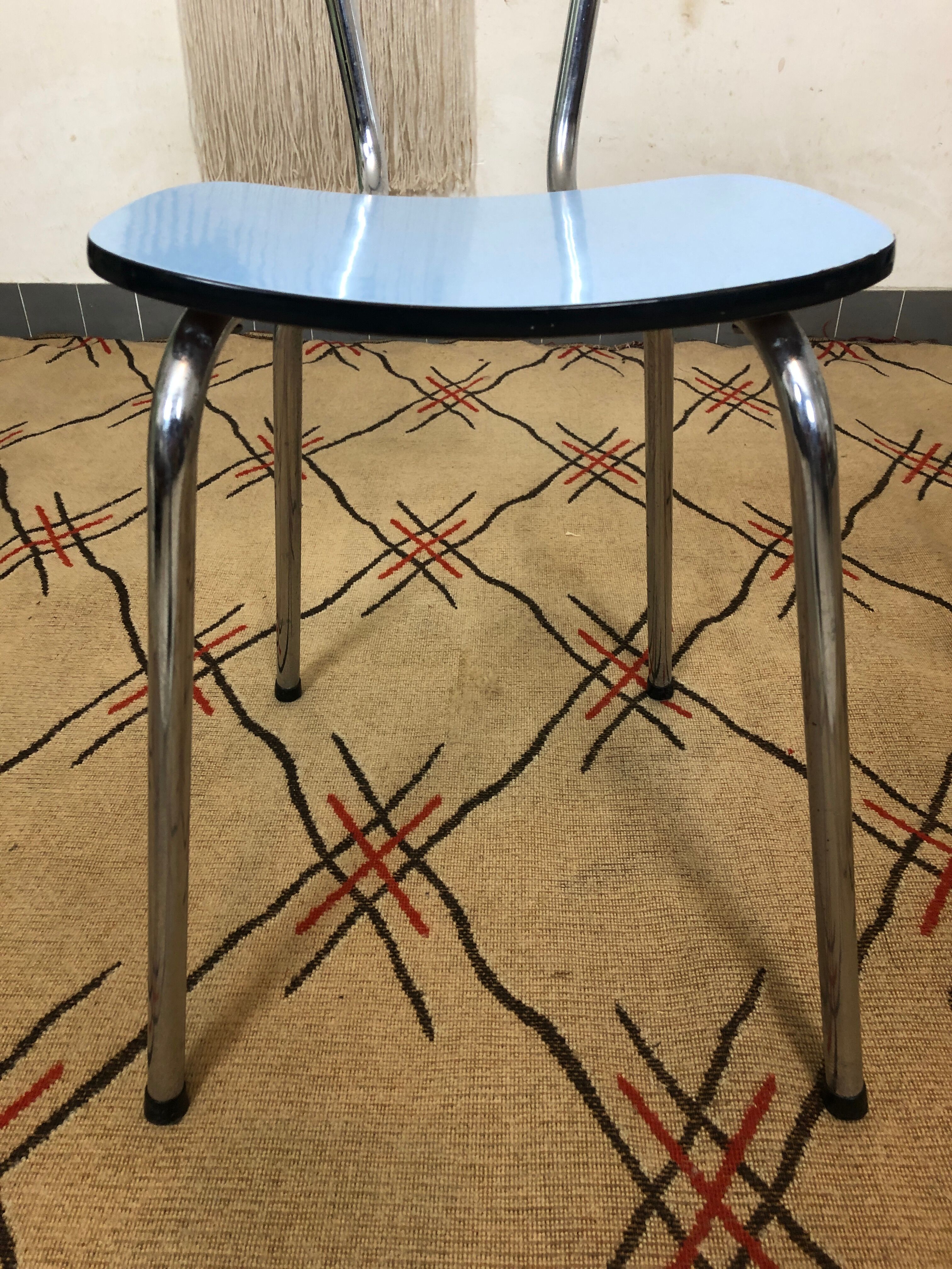 Ensemble de 2 chaises et 1 tabouret en formica