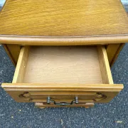 Table de chevet haute meuble d'appoint en chêne teinté miel 1980
