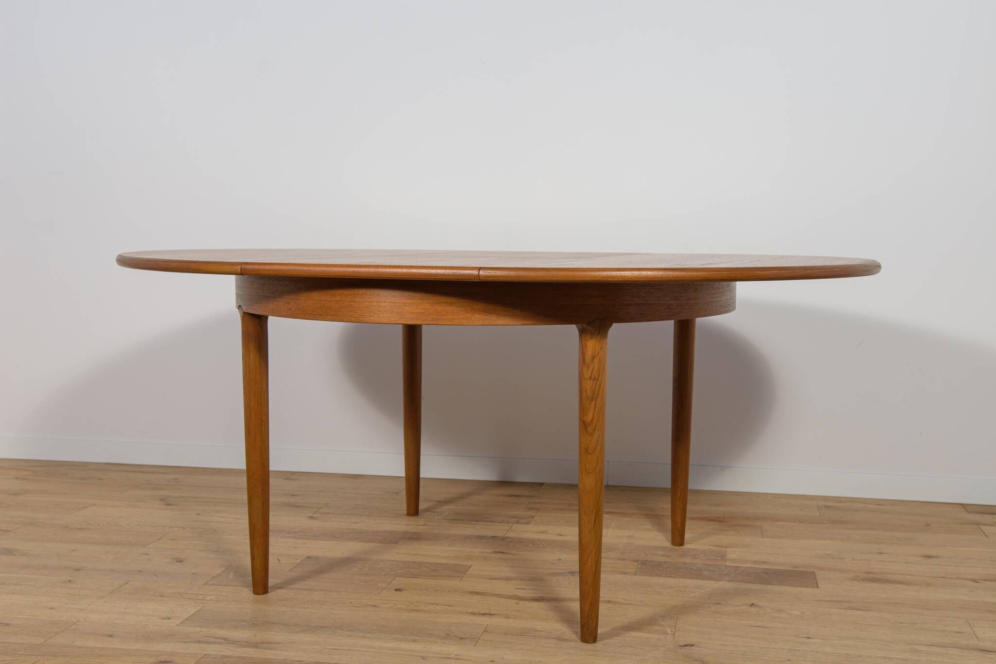 Mid-Century Round Teak Extendable Dining Table, United Knigdom, 1960s