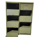 Industrial workshop furniture with 10 khaki flaps