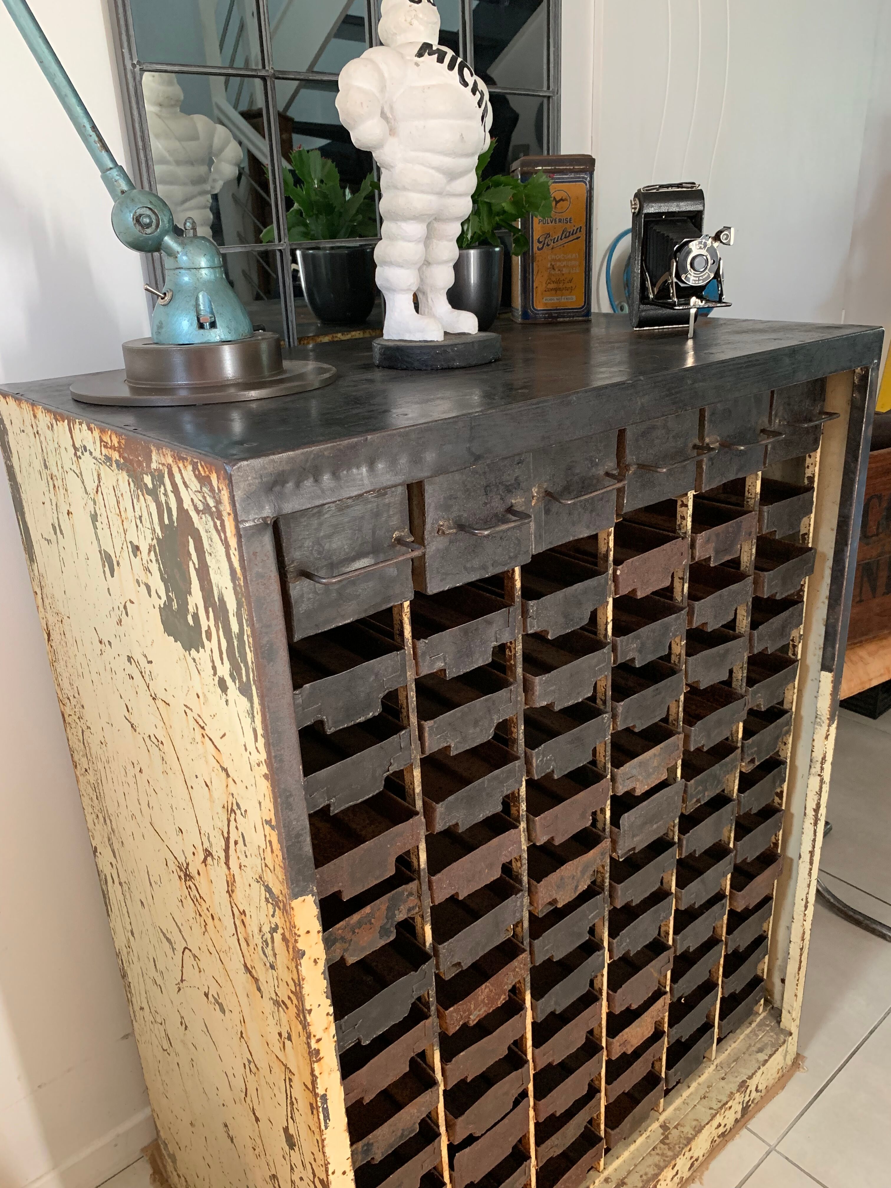 Industrial workshop furniture with metal drawers