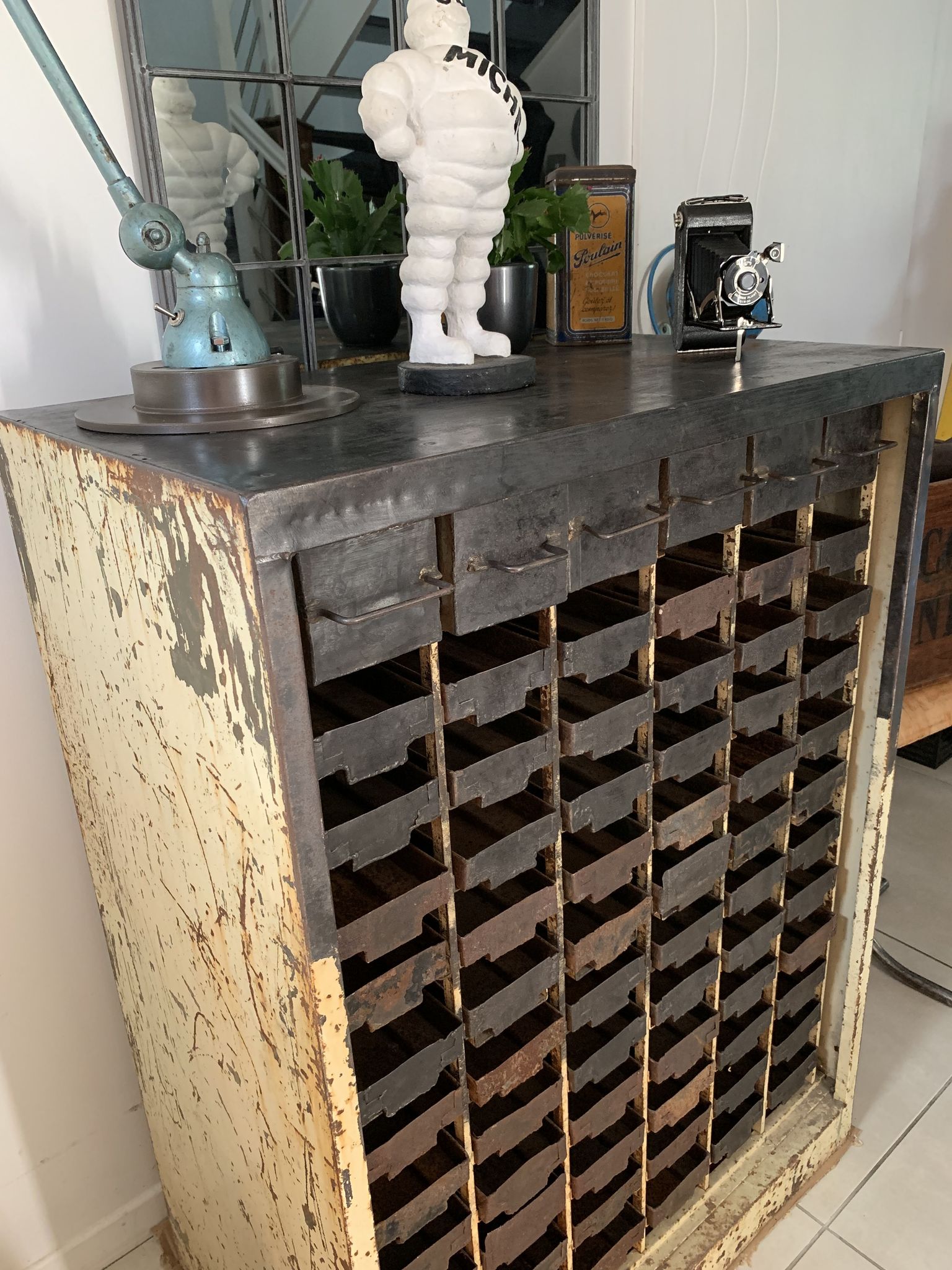 Industrial workshop furniture with metal drawers