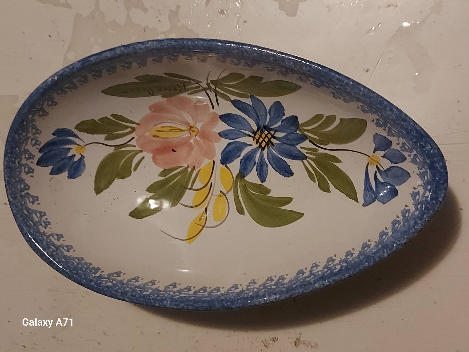 Ceramic dish signed Keraluc Quimper