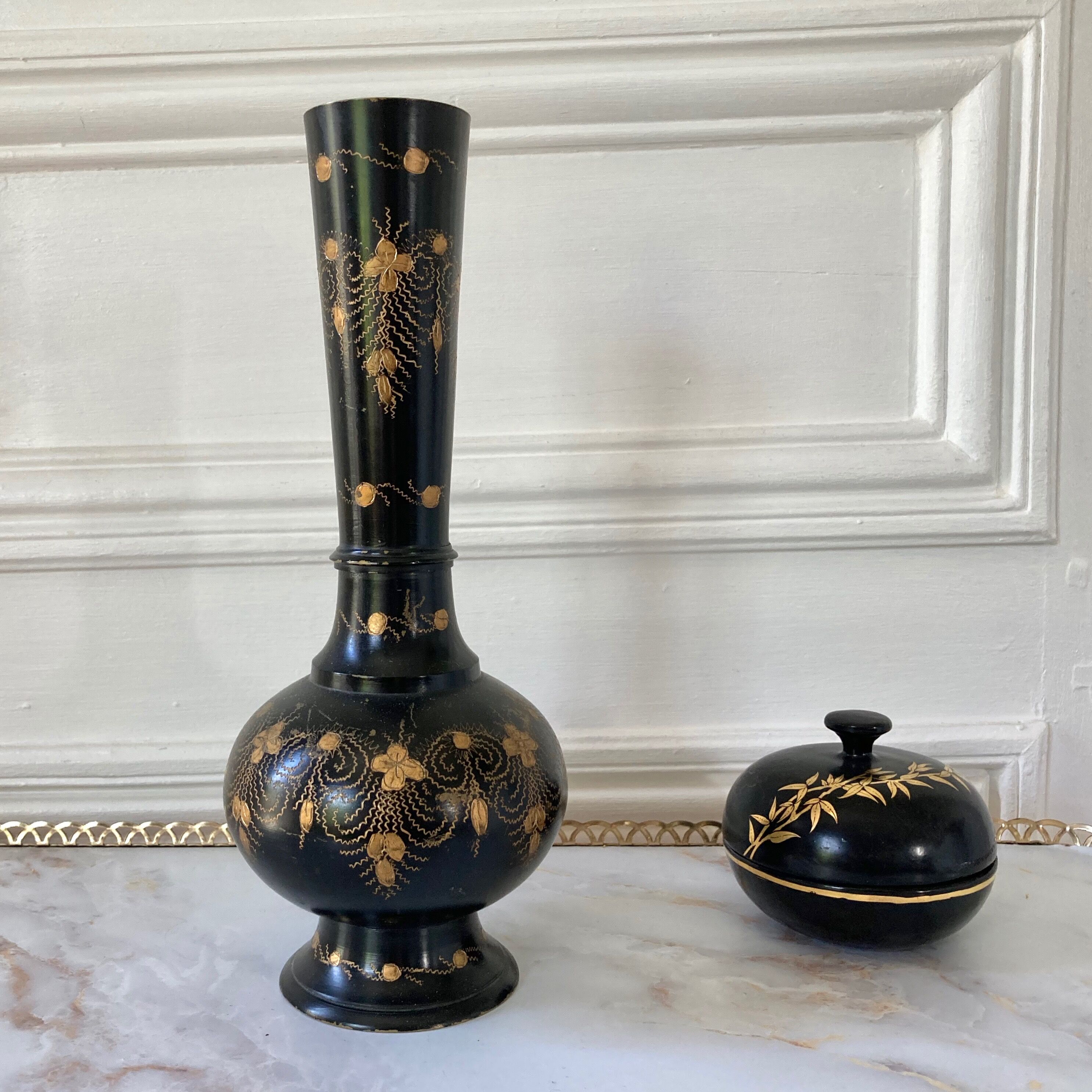 Vintage vase black gold