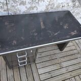 Strafor desk in brushed metal