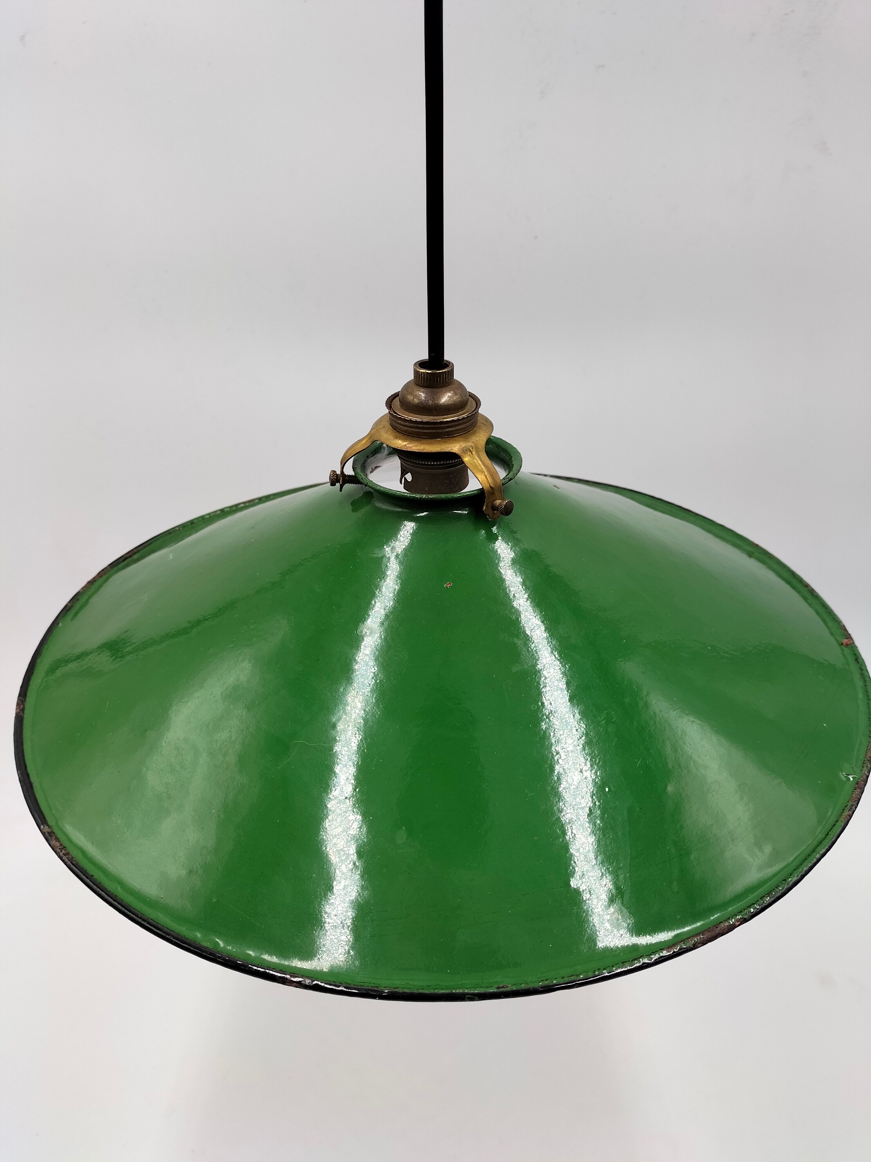 Enamelled sheet metal suspension