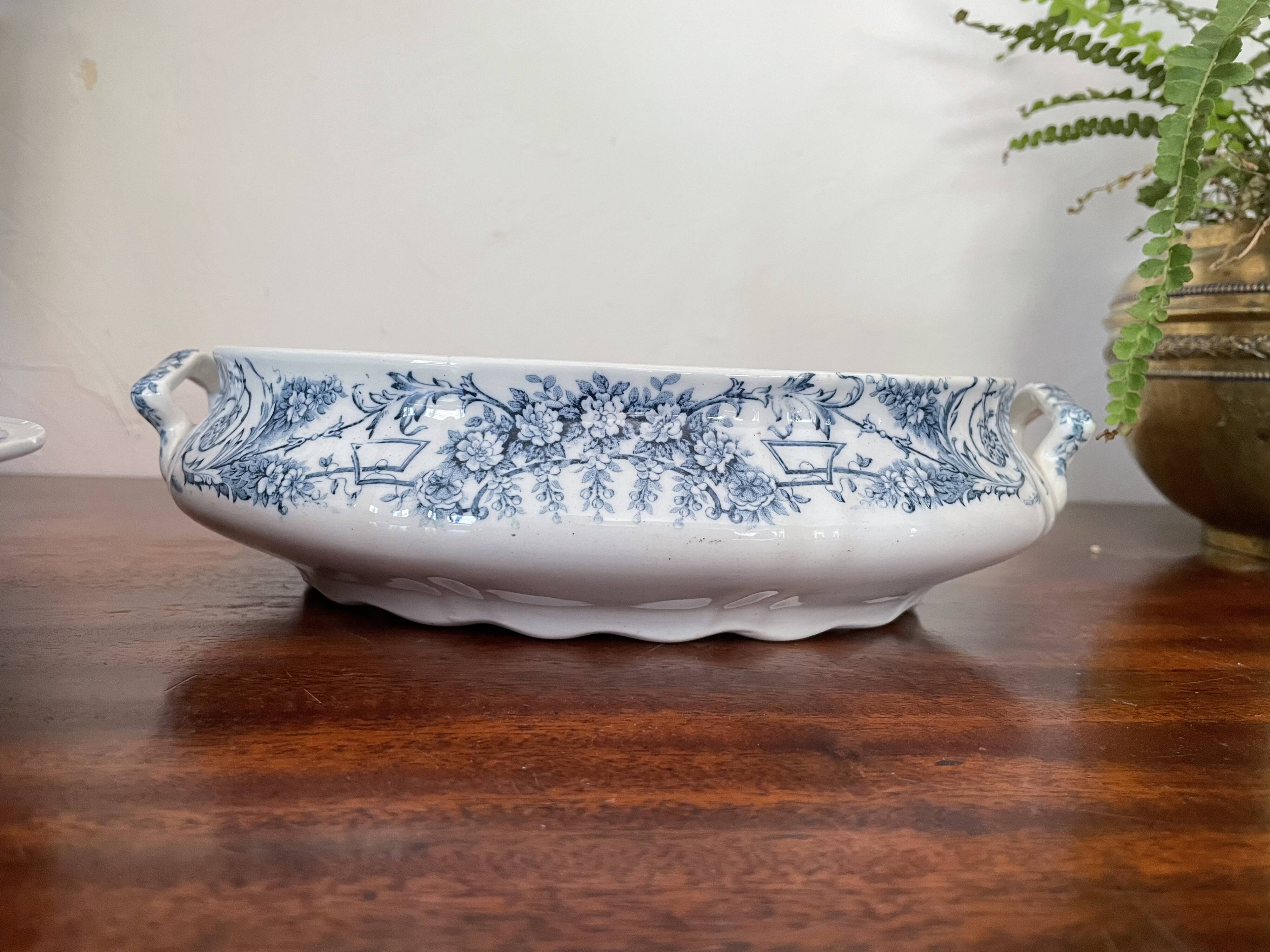 Lot de deux plats terre de fer St Amand et Hamage
