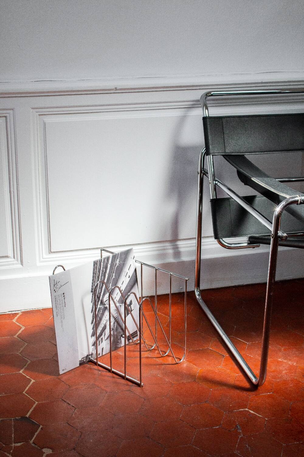 Vinyl magazine rack Z by François Arnal