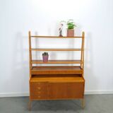 Teak fineer kast uit Zweden met lades, legplank en uitschuifbare plank