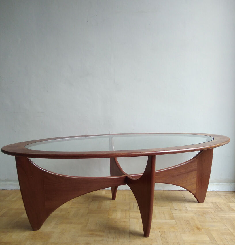 Astro oval coffee table - designer Victor Wilkins - edition g plan - 1960