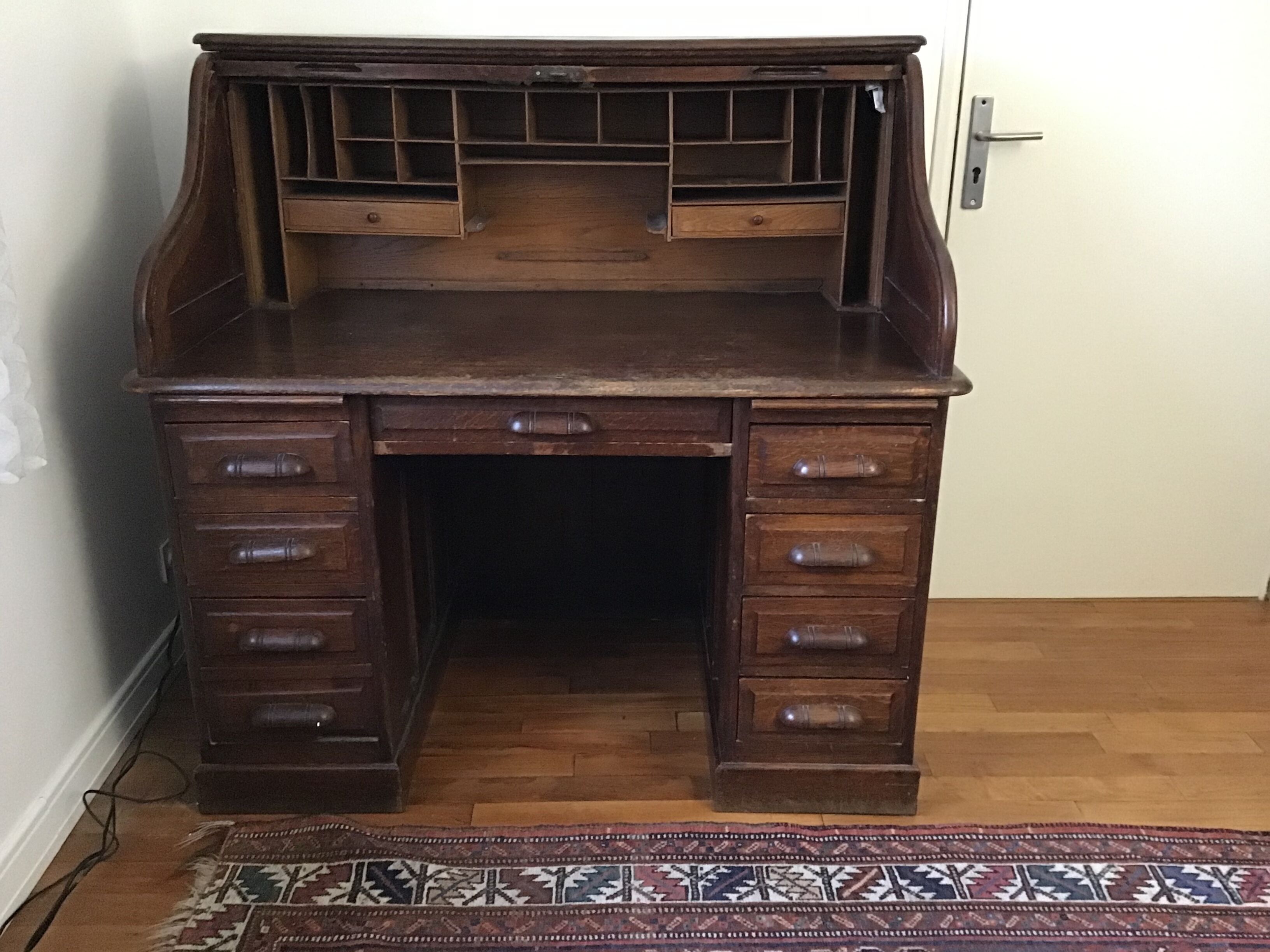 American s-curtain desk