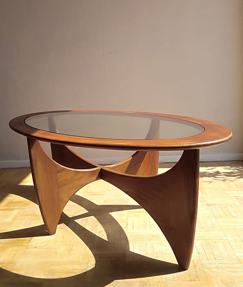 Table basse ovale Astro par Victor Wilkins 1960