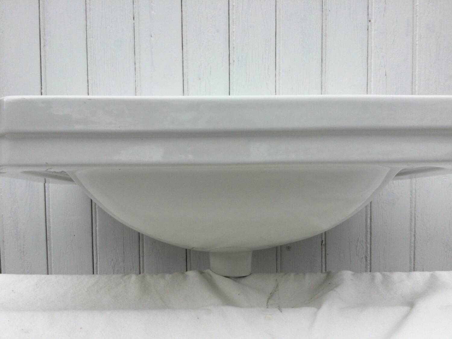 White ceramic washbasin, 1950